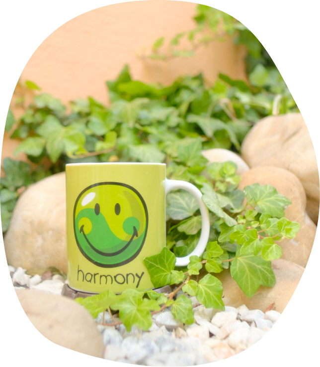 Tasse verte "Harmonie" sur fond de nature